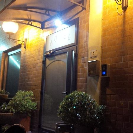 Albergo Ristorante La Greppia Montedivalli Chiesa Exterior foto