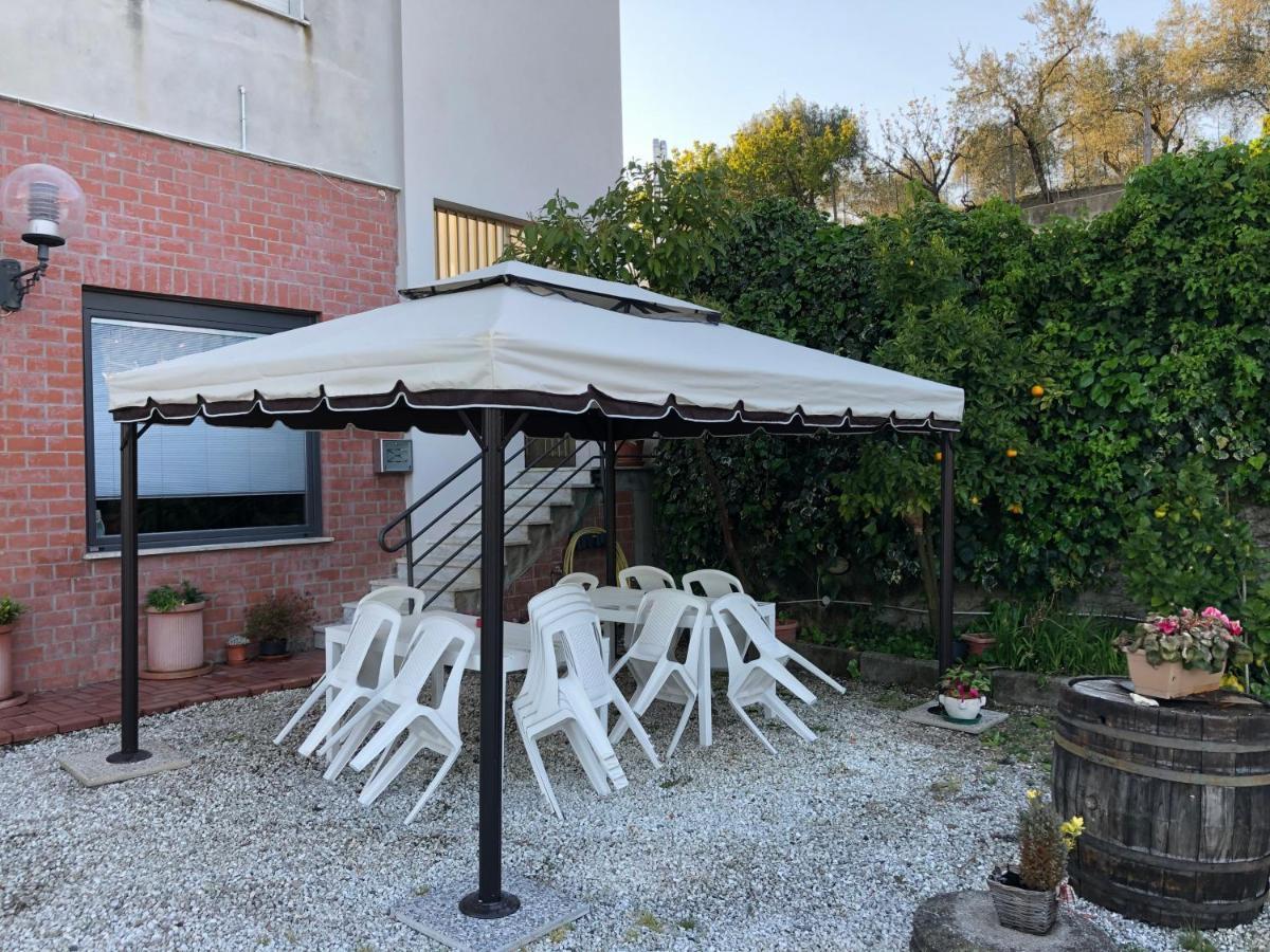 Albergo Ristorante La Greppia Montedivalli Chiesa Exterior foto