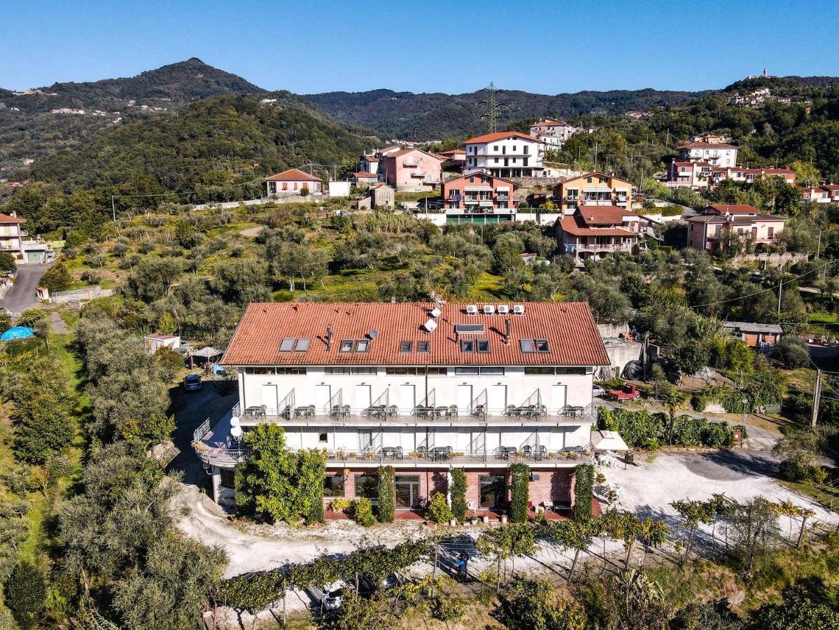Albergo Ristorante La Greppia Montedivalli Chiesa Exterior foto