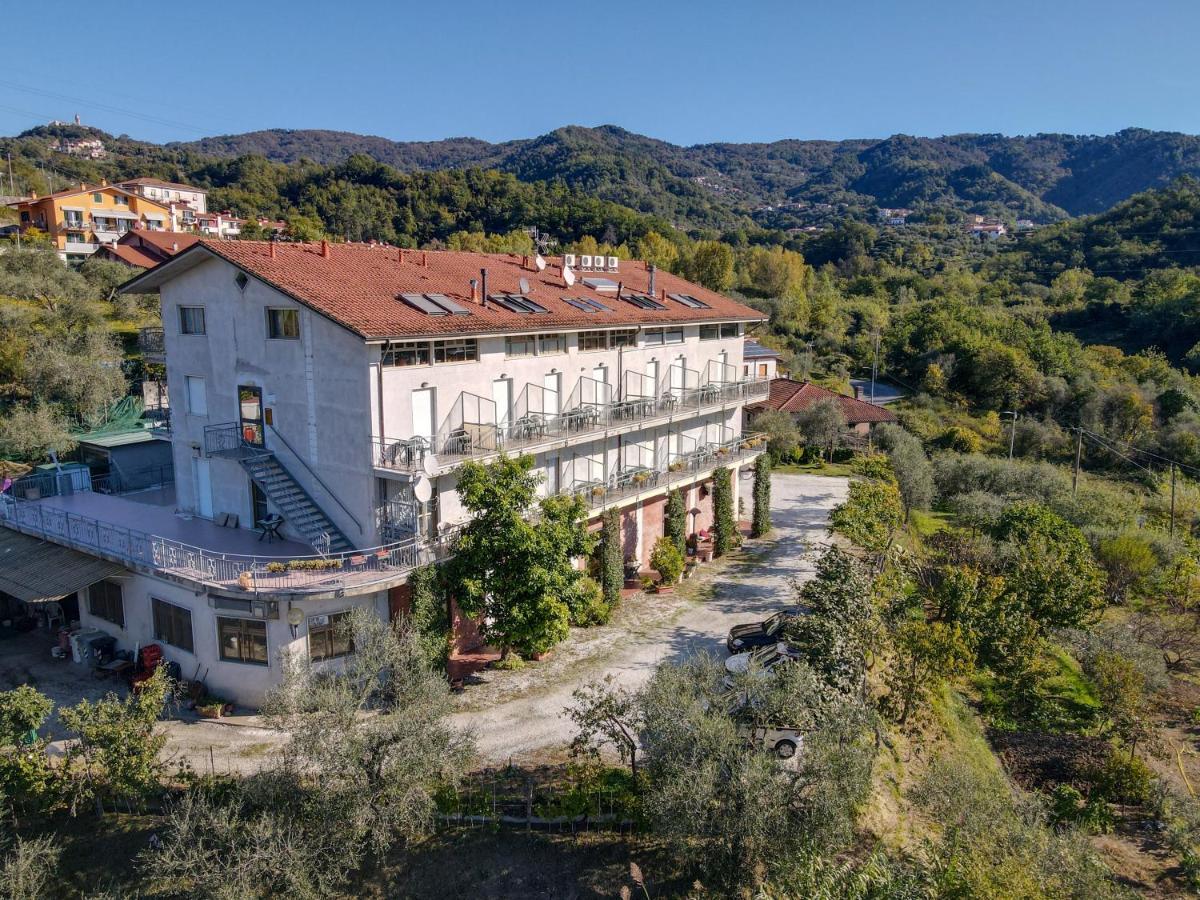 Albergo Ristorante La Greppia Montedivalli Chiesa Exterior foto