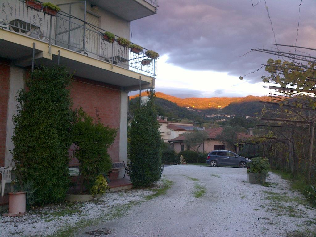Albergo Ristorante La Greppia Montedivalli Chiesa Exterior foto