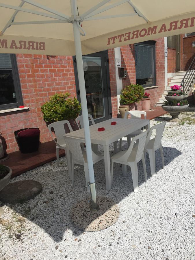 Albergo Ristorante La Greppia Montedivalli Chiesa Exterior foto